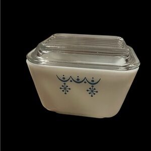 Vintage Pyrex Snowflake Garland Refrigerator Dish w/ Lid 501-B & 501-C 1 1/2 Cup